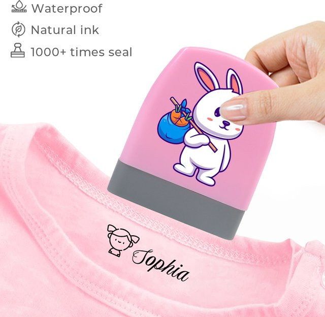 Personalisierbarer Namensstempel mit Dinosaurier- und Kaninchen-Motiv in Grün für Lehrer und Bürobedarf - Bild 1