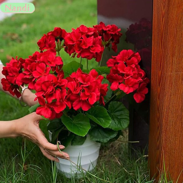 NANDI Künstliche Geranie als rote Seidenblume zur Dekoration für Wohnzimmer und Garten - Bild 1