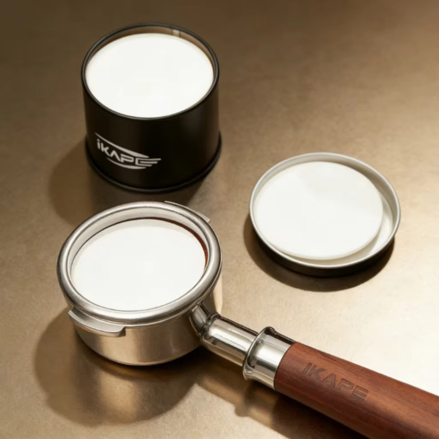 IKAPE Kaffee-Puck-Siebfilter Set mit Metall-Aufbewahrungsbox, 200 Stück, universell passend für Siebträgerkörbe, rund, Weiß - Bild 3
