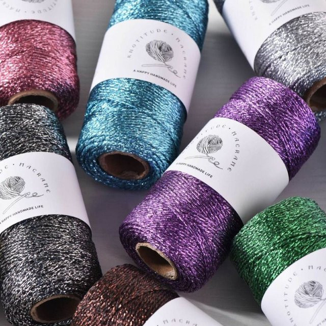 Glitzerndes Metallic-Garn in Gold-Splitter-Optik für DIY-Projekte zum Stricken und Häkeln, 100 m, mehrfarbig - Bild 1