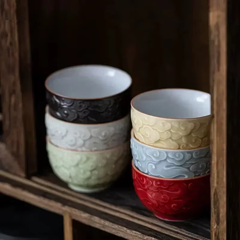 Handgemachte chinesische Teetasse aus Keramik mit Relief-Design in Blau - Bild 2