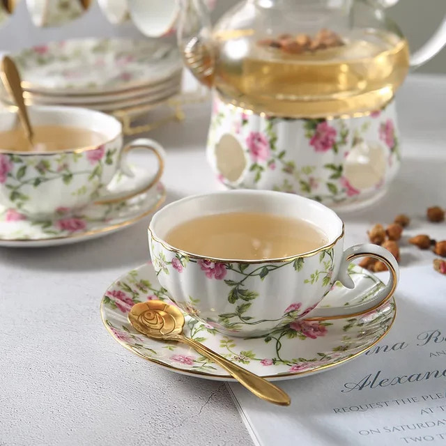 Kaffee- und Teetassen-Set mit Teller in Schwarz und Gold im ländlichen Stil mit floralem Design - Bild 1