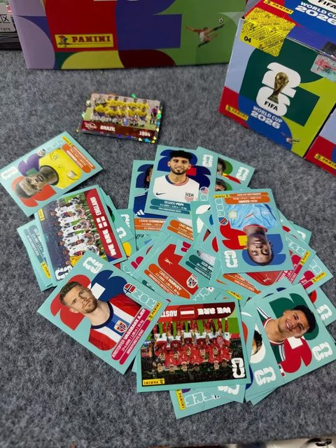 Panini FIFA Weltmeisterschaft Fußball-Karten-Sticker-Pack, 50 Packungen, ab 14 Jahren - Bild 1