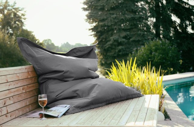 Outdoorfähiger Riesensitzsack von Kinzler in Anthrazit mit abnehmbarem Bezug, B/T/H: 140 x 180 cm - Bild 1