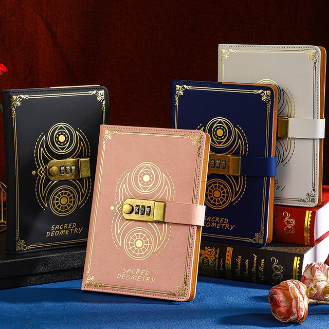 Daotshy Retro Passwortbuch A5 mit Schloss, weißes Notizbuch aus Kunstleder mit Hardcover und Kompass-Design - Bild 1