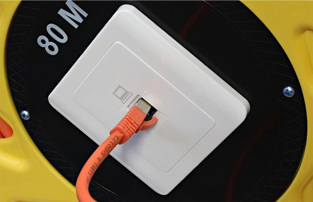 InLine Netzwerk-Kabeltrommel Cat.6A S/FTP Ethernet LAN in Orange und Multicolour mit 80 m Länge - Bild 1