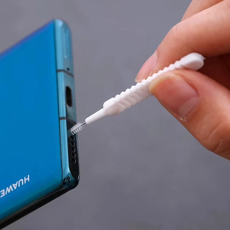 Reinigungsset für Handy-Lautsprecher und USB-C Ladeanschluss mit Bürste und Staubstecker in Weiß für iPhone, Samsung und Xiaomi - Bild 3