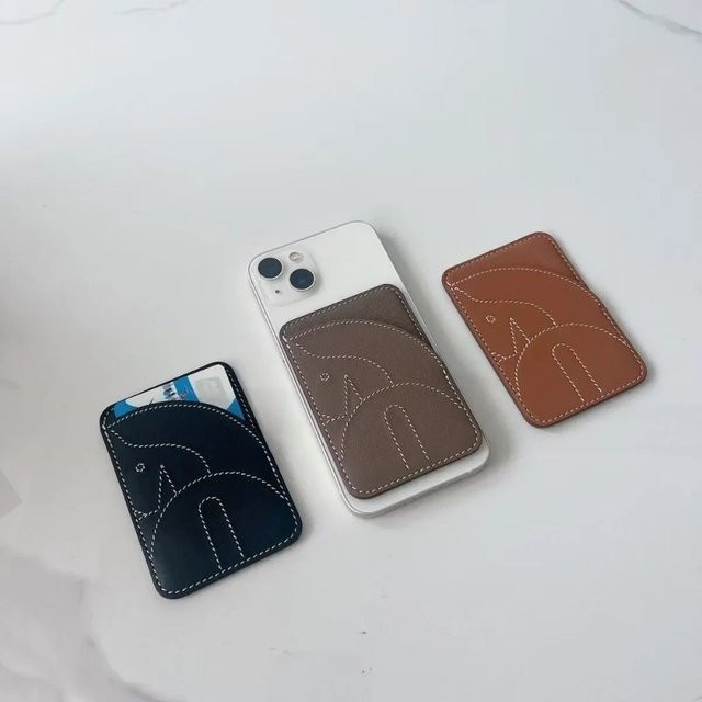 Handgefertigter magnetischer Visitenkartenhalter aus PU-Leder in Grün mit großer Kapazität und rückseitigem Aufkleber - Bild 1