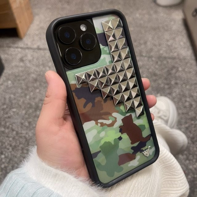 Wildflower Handyhülle mit 3D Silber Nieten und Cartoon Katze Camo Design für iPhone 17 16 15 14 13 12 Pro Max Plus - Bild 1