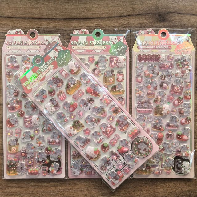 4 Stück rosa 3D-Bären-Erdbeer-Aufkleber von Sticker Story Store zur Dekoration von Notizbüchern und Bastelarbeiten - Bild 1