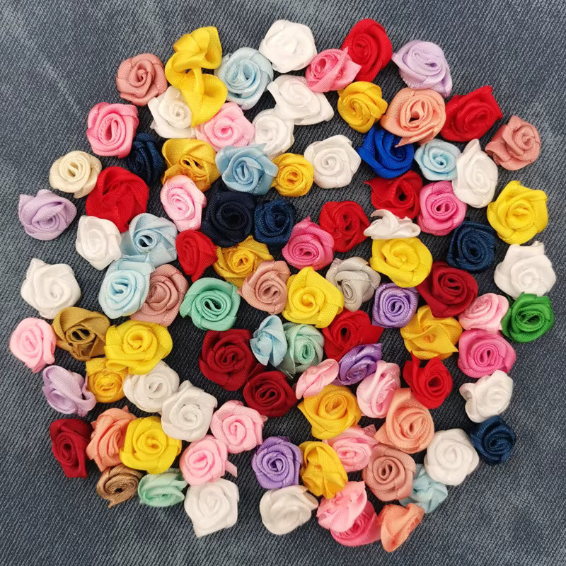 RIBBON HOUSE Mini Satin-Rosen Blumen in Mixfarben für DIY Scrapbooking und Hochzeitsdekoration, 100 Stück, 15 mm - Bild 4