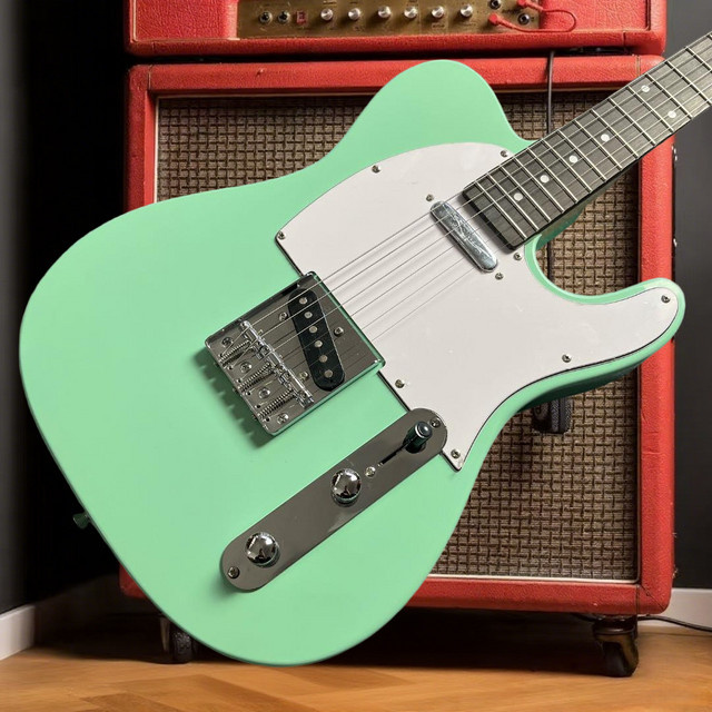TLE E-Gitarre in Grün mit Erlenkorpus und Ahorngriffbrett - Bild 1