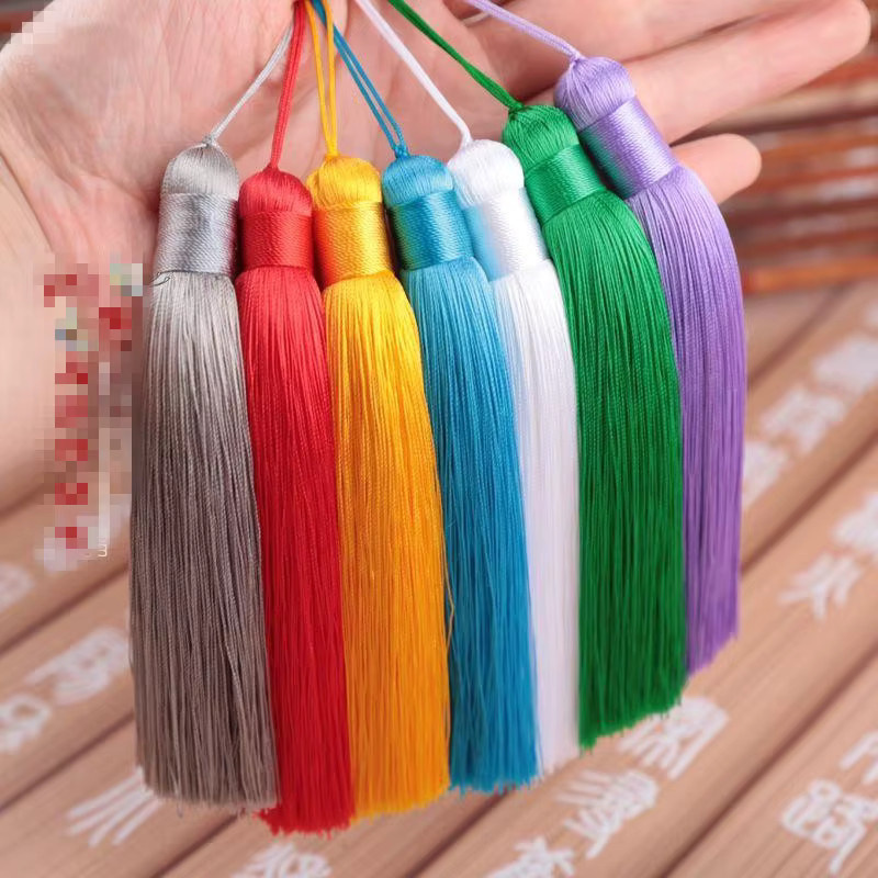 YWXXin.LIFE Handgemachte seidige Quasten in Blau mit Hängeseil für DIY-Handwerk und Schmuckanhänger, Höhe: 12 cm - Bild 2