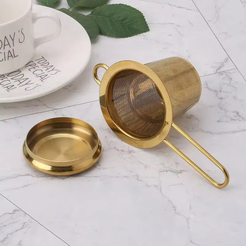 Wiederverwendbarer Teefilter aus Edelstahl mit feinem Mesh-Sieb und Deckel in Silber für losen Tee und Gewürze - Bild 2