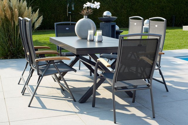 Hartman Xanadu Raffaelo Garten-Essgruppe aus Alu, Teak und Glaskeramik in Anthracite/Black mit ausziehbarem Tisch, 2 Dining Sessel und 4 Klappstühlen - Bild 1