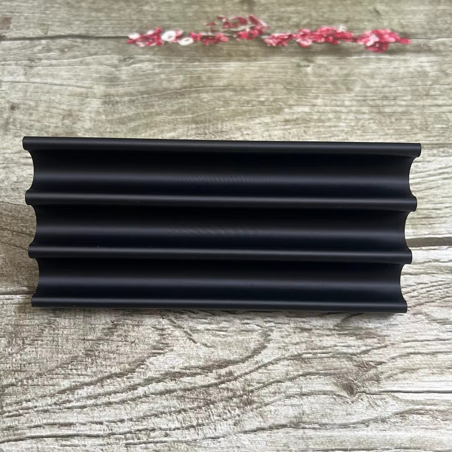 Moderner 3D-gedruckter Stifthalter in Schwarz und Mehrfarbig mit drei Ebenen als Schreibtisch-Organizer aus Kunststoff - Bild 2