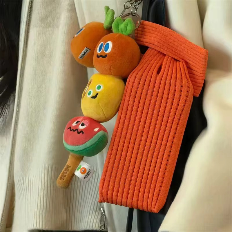 Modische gestrickte Handytasche als Umhängetasche aus weichem Polyester in Schwarz für iPhone und Samsung - Bild 1