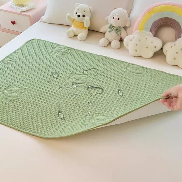 ZHENXISHUSHIMOXI Atmungsaktive und wasserdichte Baby- und Seniorenmatte, waschbar und weich, Pink und Grün - Bild 1