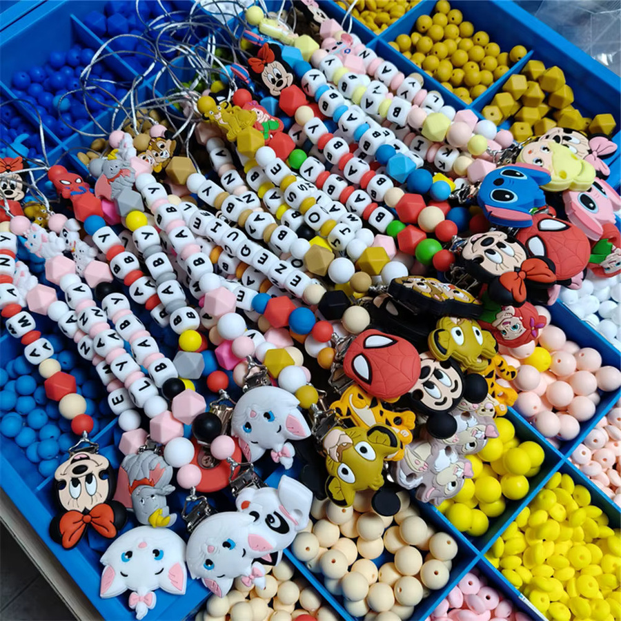 Personalisierte Schnullerkette mit Namen von Potdemiel aus Silikonperlen in Mehrfarbig - Bild 3