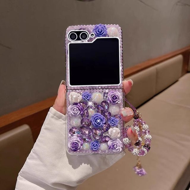 Glitzernde Samsung Galaxy Z Flip 6, Z Flip 4 und Z Flip 3 Hülle mit 3D Blume, Diamant-Optik und Handgelenkkette in Multicolour und Purple - Bild 1