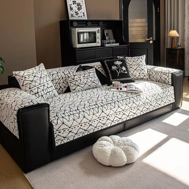 Modernes Samt Sofakissen in Schwarz, schmutzabweisend und rutschfest, B/T/H: 45 x 45 x 1 cm - Bild 1