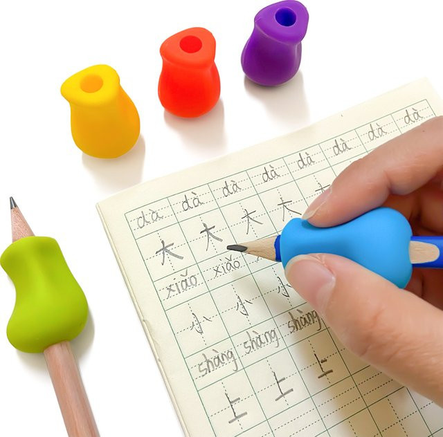 10-teiliges Handschrift-Korrekturset mit Stifthaltern zur Verbesserung der Schreibhaltung in Multicolour - Bild 1