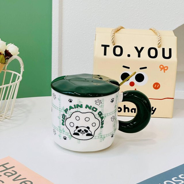 Keramiktasse Panda mit Löffel und Deckel in Weiß, 400 ml von Yiran Furniture - Bild 1
