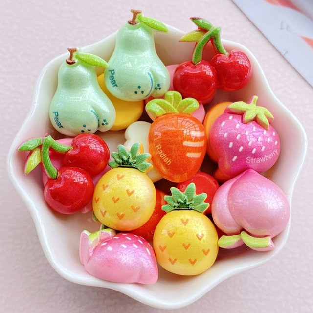 12 Stück TSXJY Obst-Deko aus Harz in Rot und Mehrfarbig für Scrapbooking und DIY-Schmuckhandwerk - Bild 1
