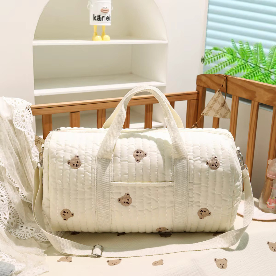 Gestickte Mama Tasche als große Windeltasche und Organizer für deine Reise in Beige und Weiß - Bild 1