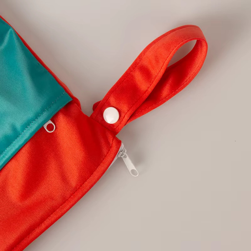 Pororo Wasserdichte Nass- und Trockentasche für Babys, wiederverwendbare Stoffwindeltasche mit Tragegurt und zwei Reißverschlusstaschen, Mehrfarbig - Bild 2