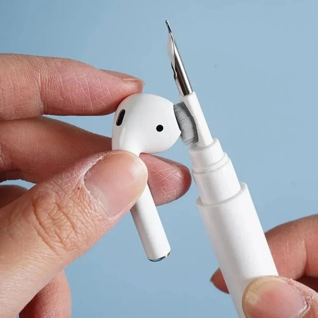 2-in-1 Reinigungsset für Kopfhörer und Airpods in Weiß mit Reinigungsstift und Bürste - Bild 1