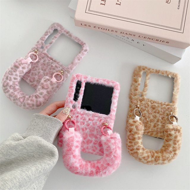 Luxus Plüsch Handyhülle mit Armband im Leopardenmuster für Samsung Galaxy Z Flip 6 5 4 3 und Z Flip 7 FE, stoßfest, Pink/Multicolor - Bild 1