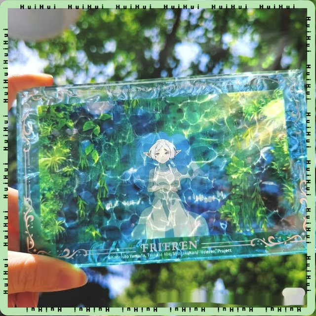 Bandai Frieren Anime Acryl-Flüssigsand-Kartenfigur mit Wasserwellen-Effekt als Desktop-Deko-Ornament - Bild 1