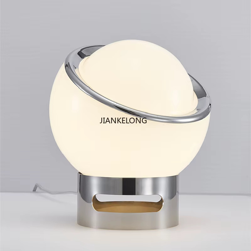 JIANKEXING Tischlampe im Mittelalter-Stil aus Glas und Metall, dekorative Kugellampe für Schlafzimmer und Restaurant, Farbe: Rot/Silber oder Weiß/Silber, Lichtfarbe: Warmweiß - Bild 2