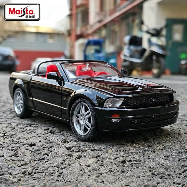 Maisto Ford Mustang GT Roadster, Sportwagen Modell, 1:24, Metall, Schwarz - Bild 1