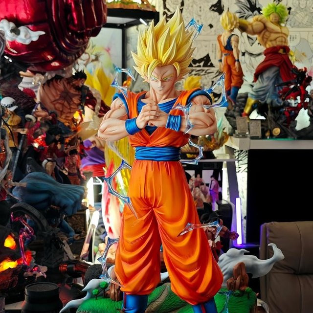 Dragon Ball Super Saiyan Goku Actionfigur 30 cm weiß - Bild 1