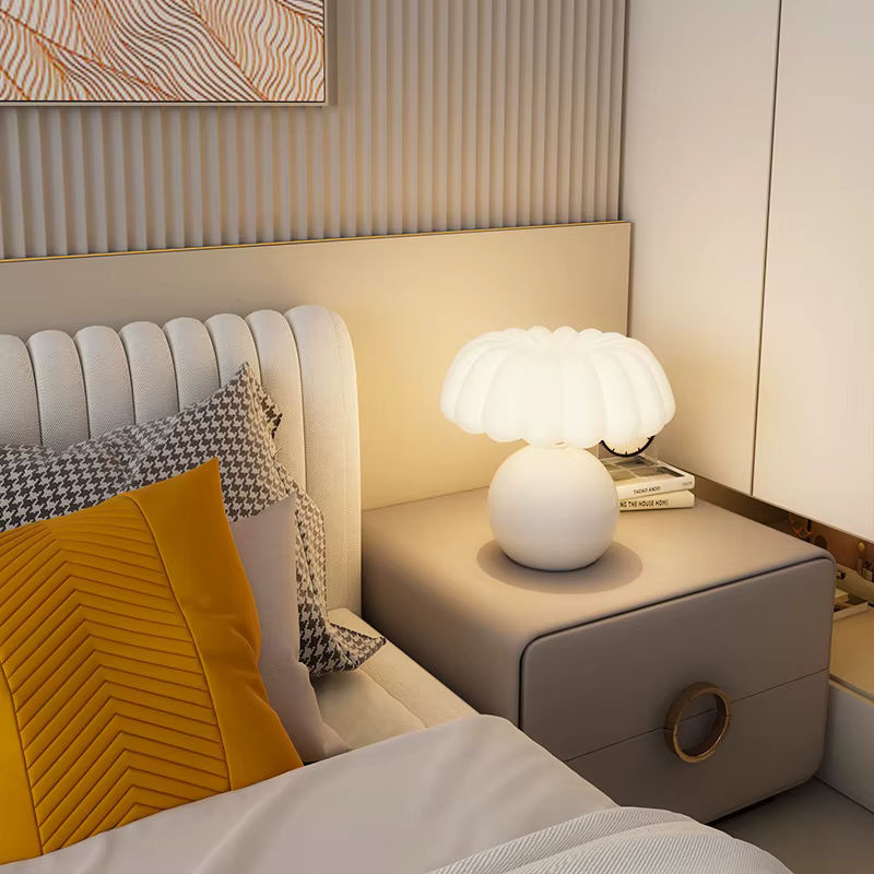 Claeted Nachttischlampe im französischen Stil als Pilz- und Kürbisdesign in Cremefarben für das Kinderzimmer - Bild 3