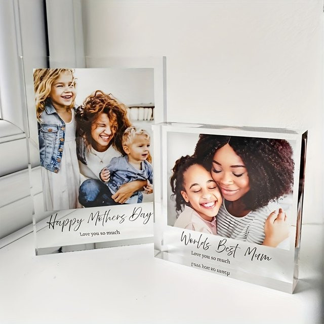 Personalisierter Acryl-Fotorblock von Hello Young in Transparent mit Rot, individueller Bilderrahmen für dein Zuhause - Bild 1