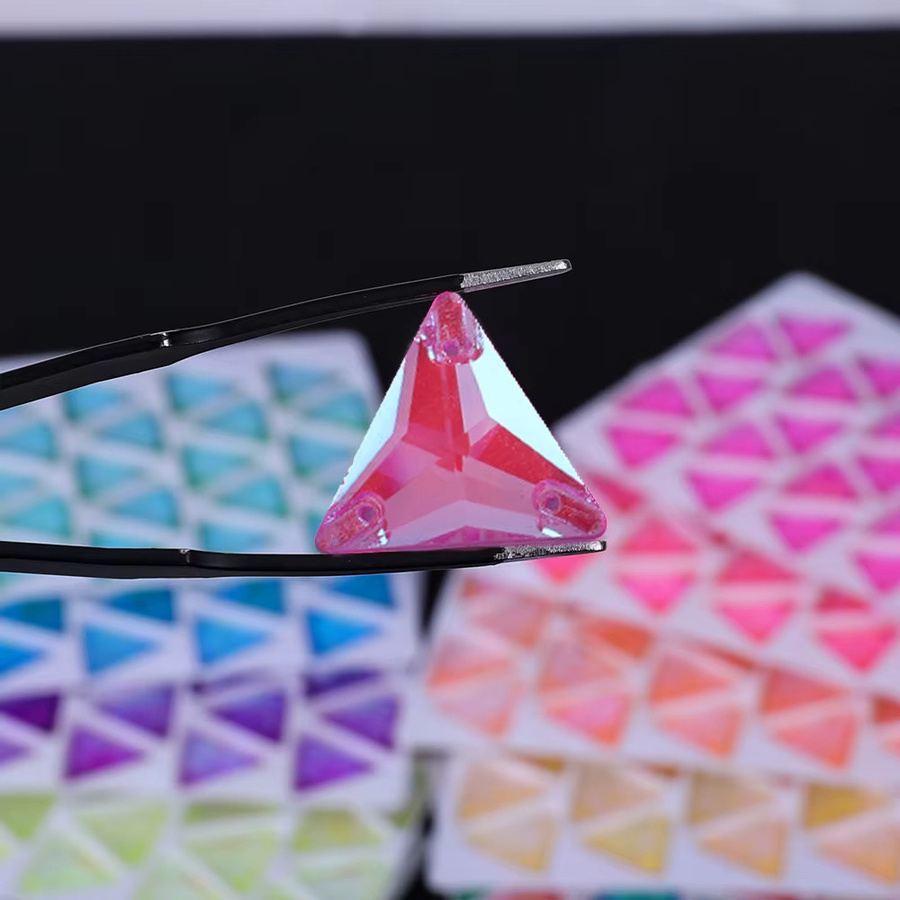 VC Neon Fluoreszierendes Dreieck zum Aufnähen mit Strass und Glas-Diamanten in Rot und Multicolour für dein DIY-Zubehör - Bild 5