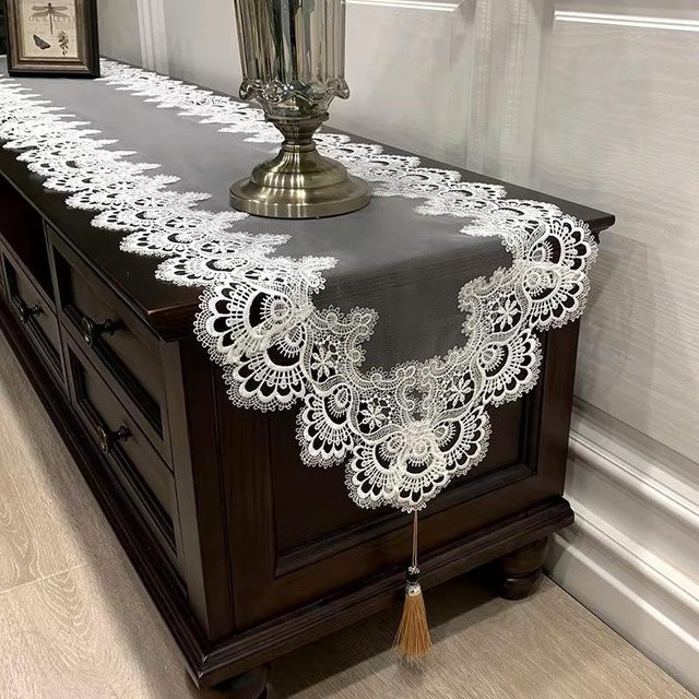 Bestickter Spitzen Tischläufer Yiran Furniture in Weiß mit Quasten, B/H: 40 x 140 cm - Bild 1