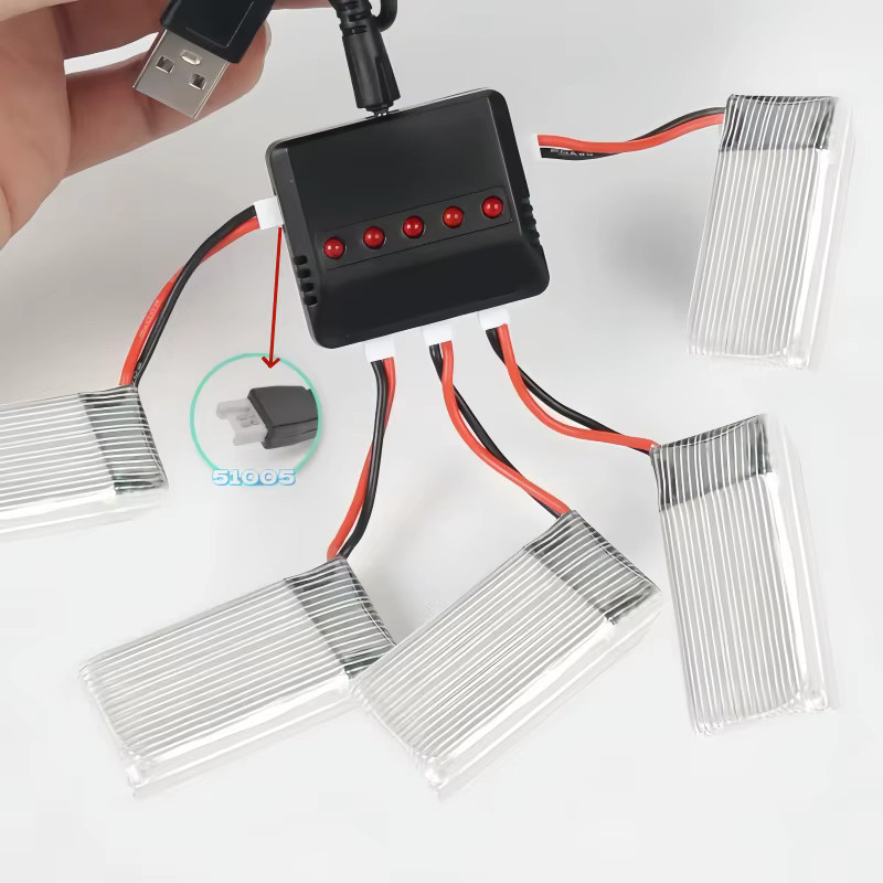 Aeromodelling Universal Akku-Drohnen-Ladegerät 3,7V in Schwarz mit integriertem Einzeldraht-Adapter für Ein-zu-Vier-Ladevorgänge - Bild 3