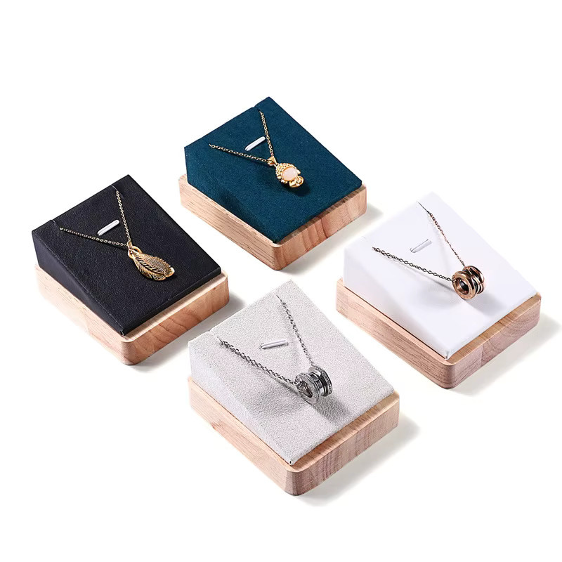 Grüner Schmuck-Displayständer aus Holz für Anhänger und Halsketten - Bild 2