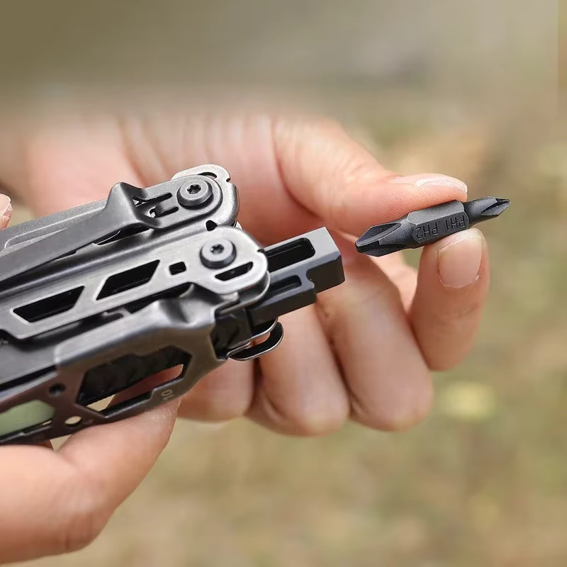 BHBT Multifunktionales EDC Multitool für Outdoor und Camping in Grau mit Zange, Klappmesser und Schraubenschlüssel - Bild 2
