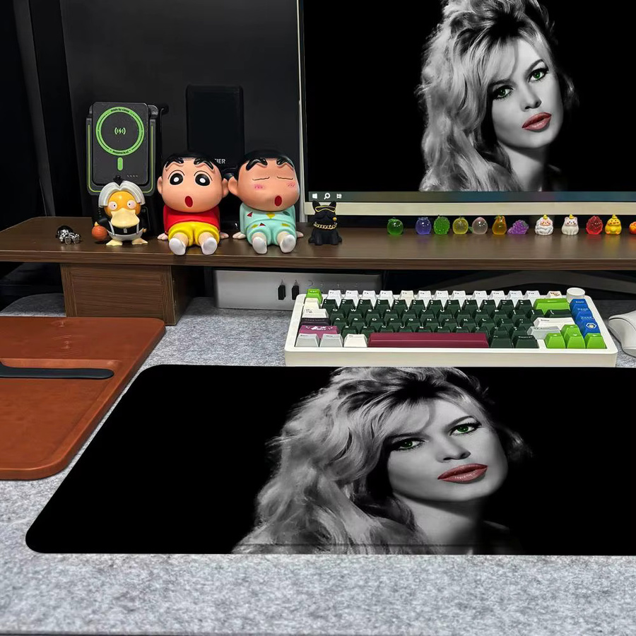 B-Brigitte B-Bardot Mauspad XXL rutschfeste Schreibtischunterlage im Art Design, B/B: 90 x 40 cm, Schwarz/Mehrfarbig - Bild 4