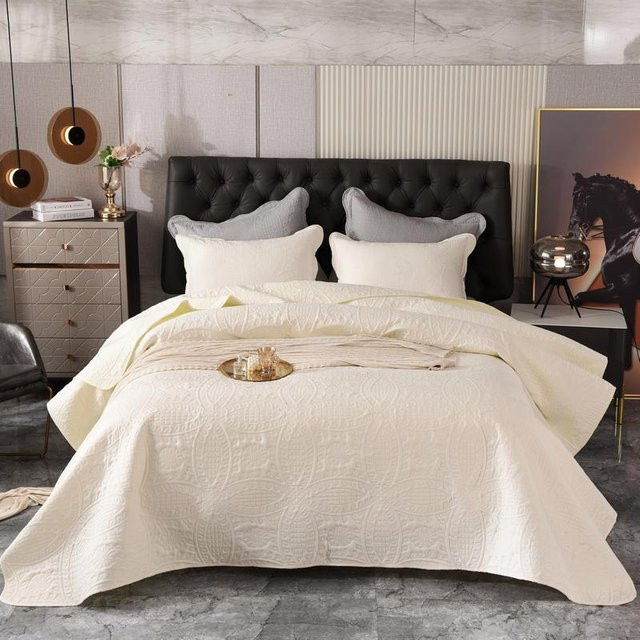 Luxuriöse Tagesdecke von Yiran Furniture in Weiß, gesteppt im nordischen Design, B/B: 220 x 240 cm - Bild 1