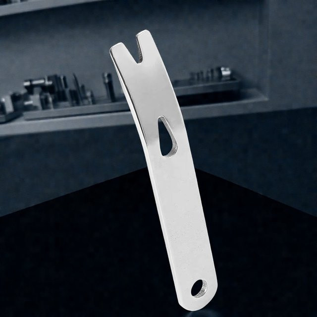 Multifunktions EDC Werkzeug aus Edelstahl in Silber als Mini Stemmeisen und Brecheisen - Bild 1