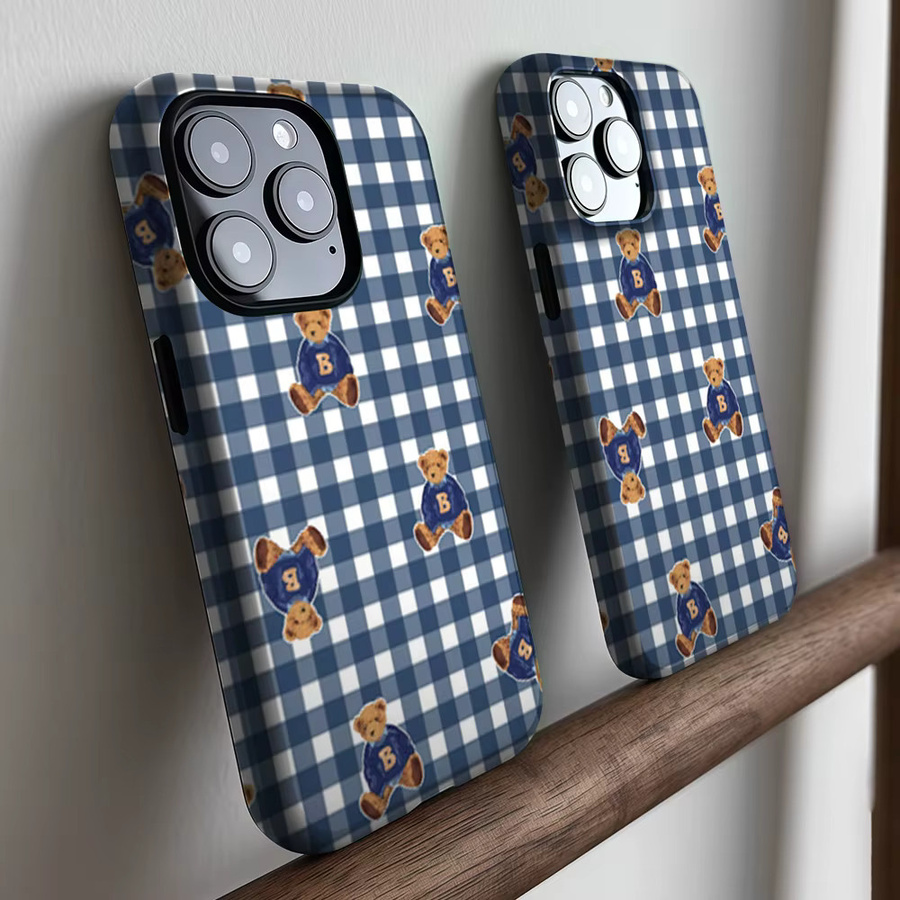 CaseLumi Matte Bumper MagSafe Hülle für iPhone 17 16 15 14 13 Pro Max mit Karomuster und Teddy-Charm in Blau - Bild 2