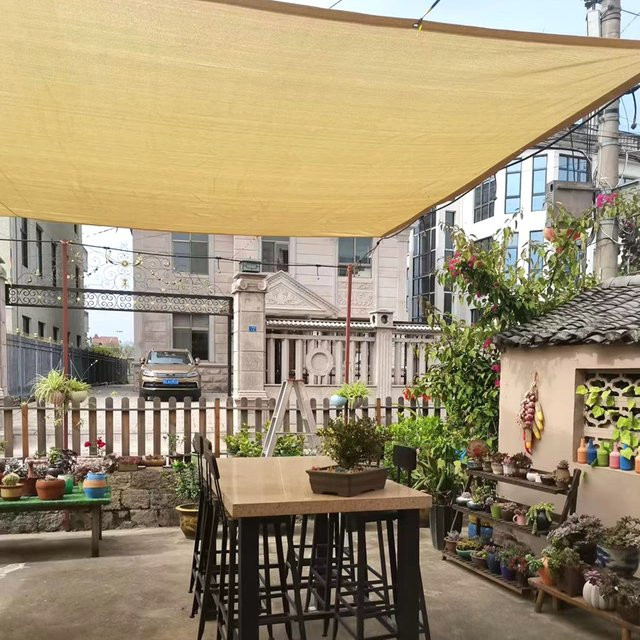 Tewango Sonnenschutz Netz aus HDPE in Grau, 200 GSM UV-beständig für Balkon, Zaun oder Pergola - Bild 1