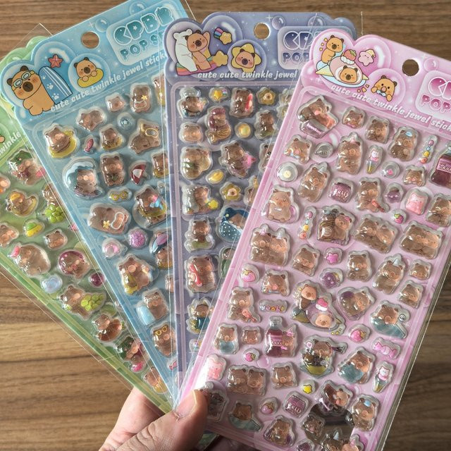 4er-Set 3D-geprägte Capybara-Aufkleber in Multicolor von Anime Worlds Store zur Dekoration von Notizbüchern und Geräten - Bild 1