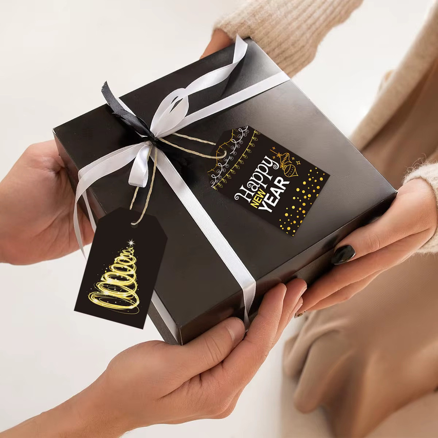 24er Set Frohes Neues Jahr Etiketten in Schwarz und Gold aus Papier für deine DIY Geschenke und Neujahrsfeierlichkeiten - Bild 2